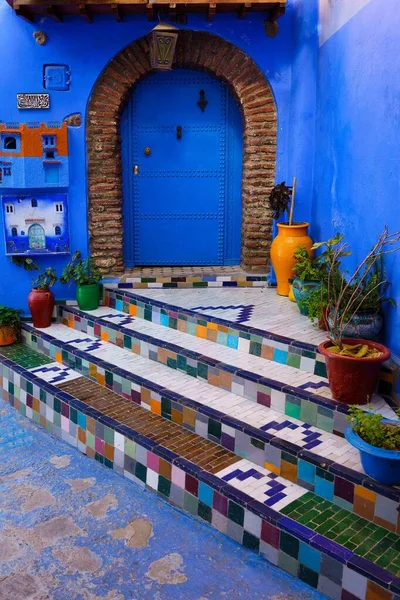 Vacker Blå Dörr Staden Chefchaouen Den Blå Pärlan Marocko Vertikalt — Stockfoto