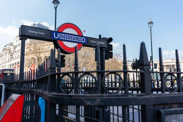 Wejście Trafalgar Square Stacji Metra Charing Cross Dzień — Zdjęcie stockowe