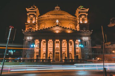 Geceleri Mosta Rotunda Kilisesi 'nin uzun bir pozu.