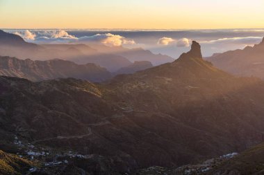 Roque Bentayga 'nın nefes kesici yüksek açılı görüntüsü