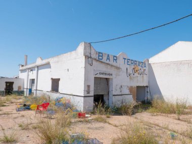 Ila Cristina 'daki dereict bar covid nedeniyle kapalı.