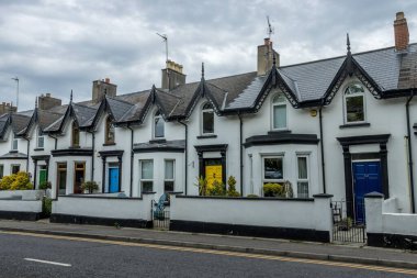 Bangor, İngiltere 'de arka arkaya güzel evler manzarası