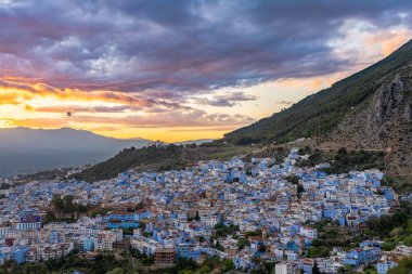 İspanya Camii, Fas 'tan, renkli günbatımına karşı nefes kesici bir Şef manzarası.