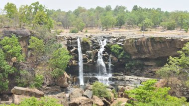 Koriya bölgesinde Amritdhara şelalesi. Koriya, Hindistan. Chhattisgarh Hindistan 'daki Hasdeo Nehri' nden gelen doğal bir şelale.