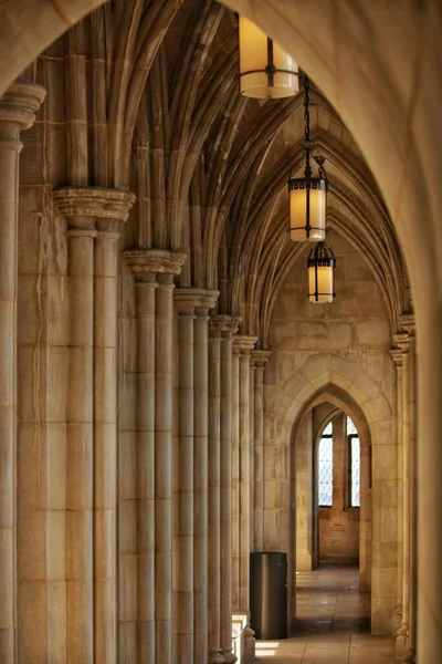 Vue Verticale Des Arches Dans Couloir Cathédrale Médiévale — Photo