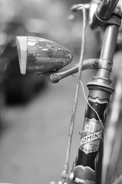 Lâmpada Tubo Direção Uma Bicicleta Histórica Marca Domina — Fotografia de Stock