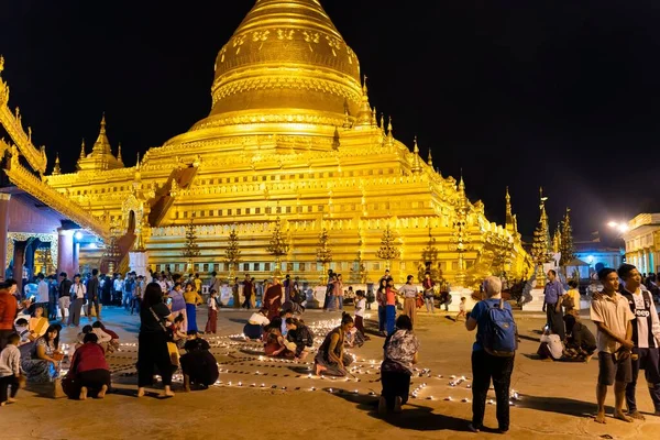 Gece Shwezigon Pagoda Bagan Mum Işığı Festivali — Stok fotoğraf