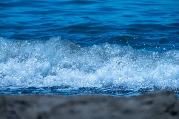 Onde Oceaniche Che Infrangono Sulla Spiaggia Sabbiosa Onde Marine Che — Foto Stock