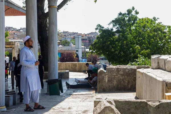 Hombre Rezando Mihrimah Sultán Dentro Mezquita — Foto de Stock