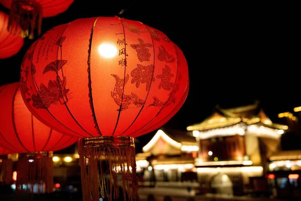 Uma Lanterna Chinesa Pendurada Templo — Fotografia de Stock
