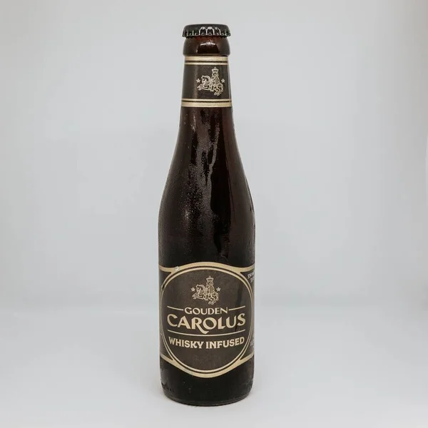 Flaska Gouden Carolus Whisky Infuserad Isolerad Vit Bakgrund — Stockfoto