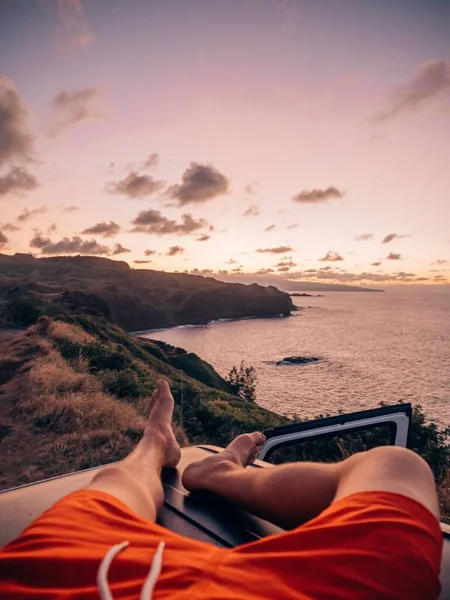 Vertical Shot Tourist Top His Car Watching Sunset Maui Hawaii — Stock Photo, Image