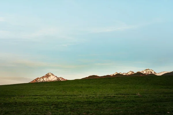 Μια Όμορφη Θέα Των Βουνών Tatry Κατά Μπλε Του Ουρανού — Φωτογραφία Αρχείου