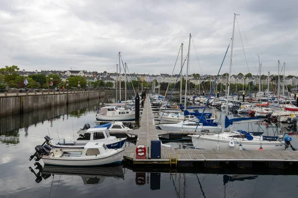 Eine Schöne Aufnahme Von Hafen Geparkten Segelbooten — Stockfoto