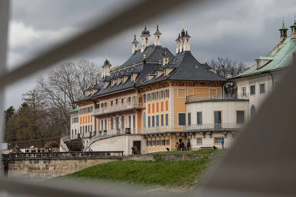 Almanya Nın Dresden Şehrinde Bulutlu Bir Günde Pillnitz Kalesi Nin — Stok fotoğraf