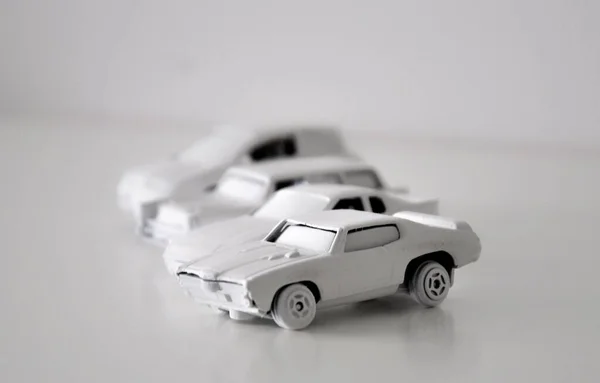 Beyaz Arka Planda Izole Edilmiş Yakın Plan Araba Oyuncakları — Stok fotoğraf