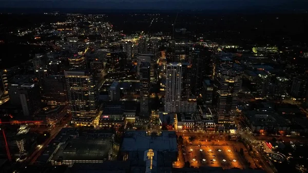 Sebuah Drone Menembak Udara Dari Kota Bellevue Washington Malam Hari — Stok Foto