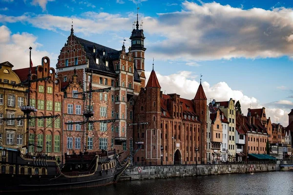 Belos Edifícios Perto Rio Motlawa Cidade Gdansk Polônia — Fotografia de Stock