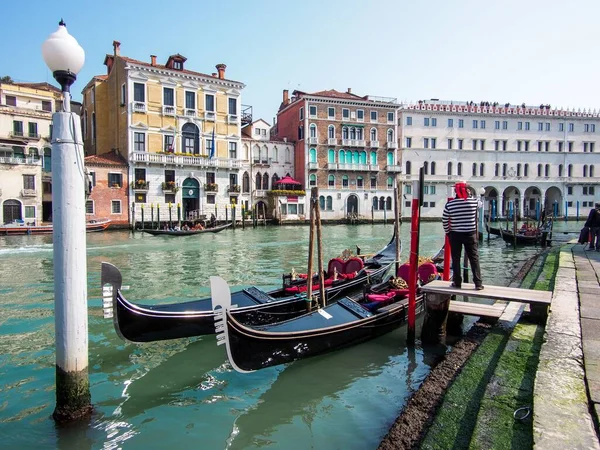 Bateau Dans Canal Venise Prêt Pour Touriste — Photo
