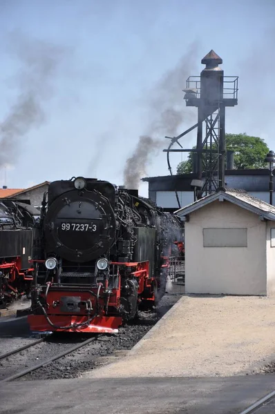 베르니게로데 역에서 있었던 기관차의 — 스톡 사진