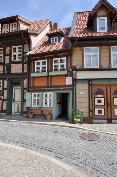 Vertikální Snímek Nejmenšího Domu Městě Wernigerode Pohoří Harz Německu — Stock fotografie