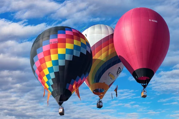 Une Vue Des Ballons Air Chaud Colorés Des Arbres Dans — Photo