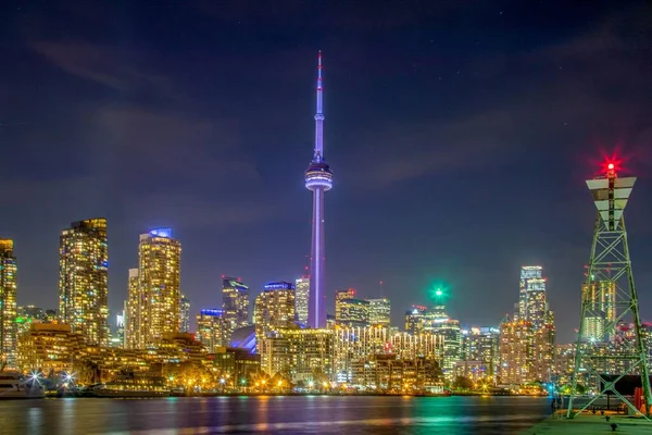 Панорамный Вид Торонто Ночью Водяной Подсветкой Городских Огней — стоковое фото