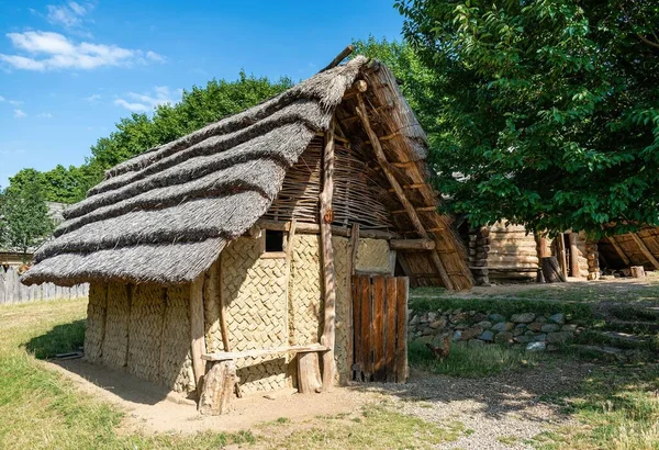 Großes Mährisches Museum Blaue Tschechische Republik Lehmziegelhütten Reetdach Und Giebel — Stockfoto