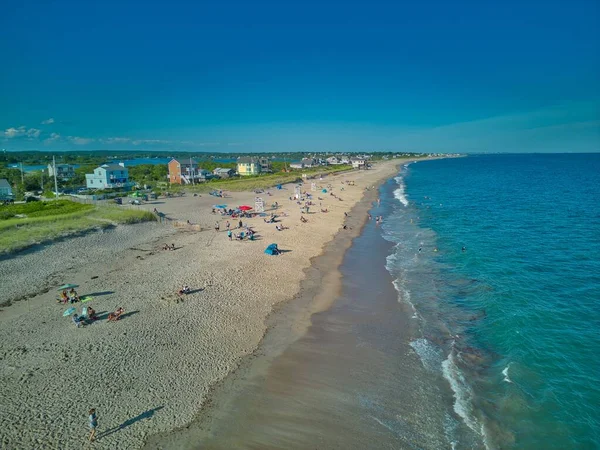 Praia Areia Com Pessoas Relaxando Charlestown Breach Rhode Island — Fotografia de Stock