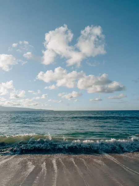 하와이 마우이의 모래사장을 물결의 — 스톡 사진