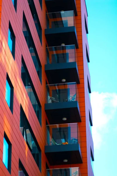 Uma Vista Edifício Moderno Vermelho Londres — Fotografia de Stock