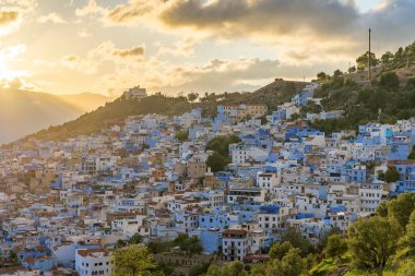 İspanya Camii, Fas 'tan, renkli günbatımına karşı nefes kesici bir Şef manzarası.