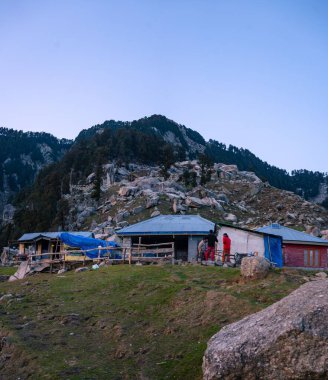 Triund Himachal Pradesh, Hindistan 'daki dağların manzarası.