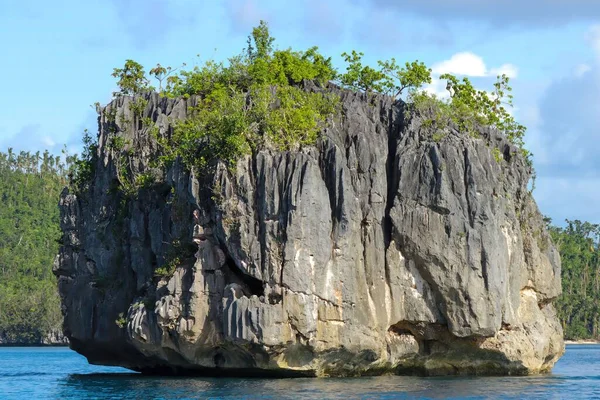 Énorme Rocher Dans Océan Aux Philippines — Photo