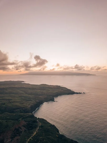 Una Toma Aérea Vertical Puesta Sol Sobre Costa Maui Hawai —  Fotos de Stock