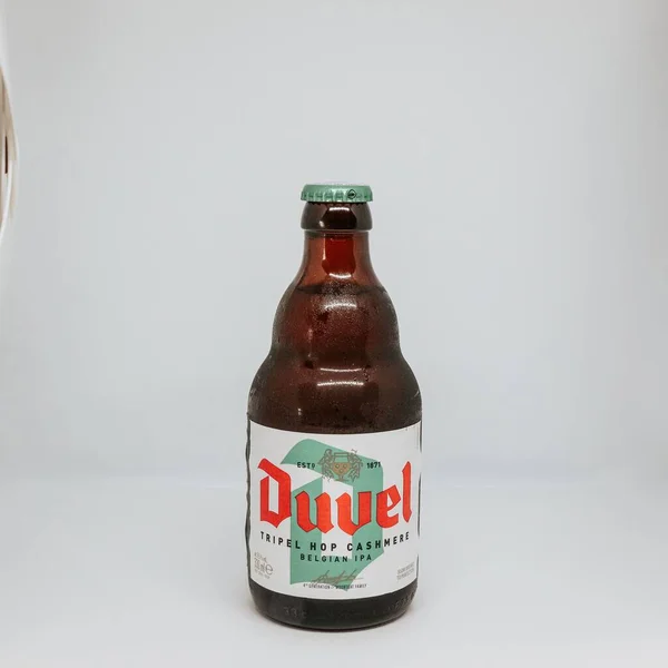 Flaska Belgisk Duvel Isolerad Vit Bakgrund — Stockfoto