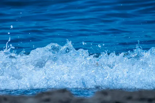 Onde Oceaniche Che Infrangono Sulla Spiaggia Sabbiosa Onde Marine Che — Foto Stock