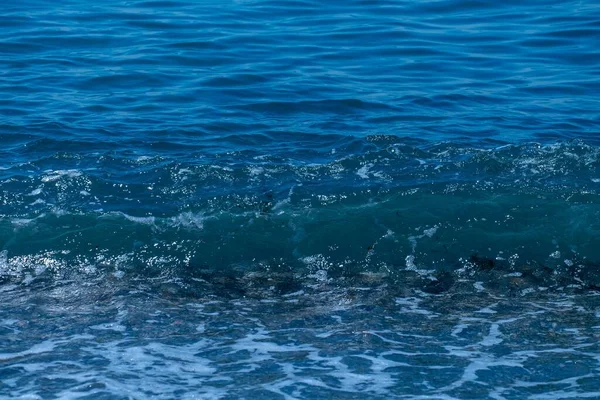 Ondas Oceânicas Despenharem Praia Ondas Mar Rebentar Costa Natureza Respingo — Fotografia de Stock