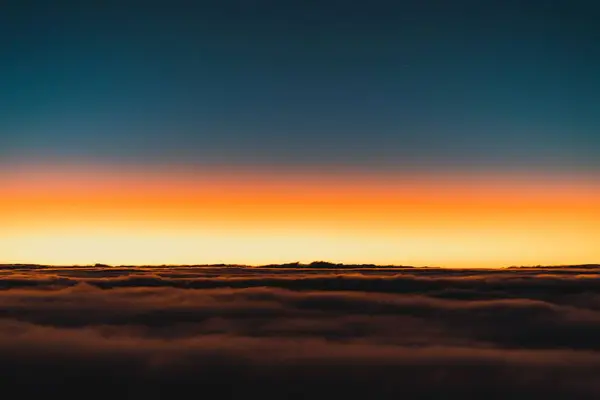Malebný Pohled Moře Mraků Při Východu Slunce — Stock fotografie