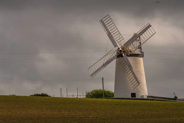 Beau Cliché Moulin Vent Traditionnel Ballycopeland Par Temps Nuageux — Photo