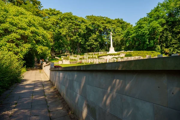 Footpath Leading Second World War Graveyard Fallen Soldiers Cytadela Park — Stock Photo, Image