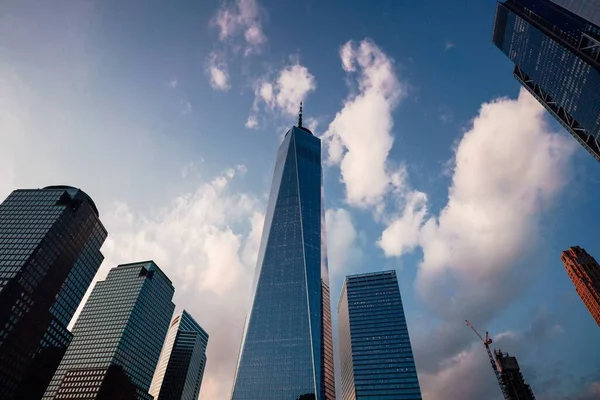 Niskokątne Ujęcie Słynnego Wieżowca One World Trade Center Nowym Jorku — Zdjęcie stockowe