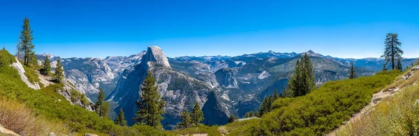 Panoramiczne Ujęcie Pięknego Górskiego Krajobrazu — Zdjęcie stockowe