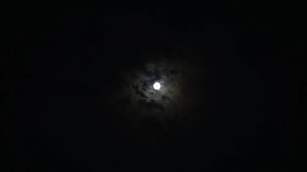 Hermosa Luna Llena Con Nubes — Foto de Stock