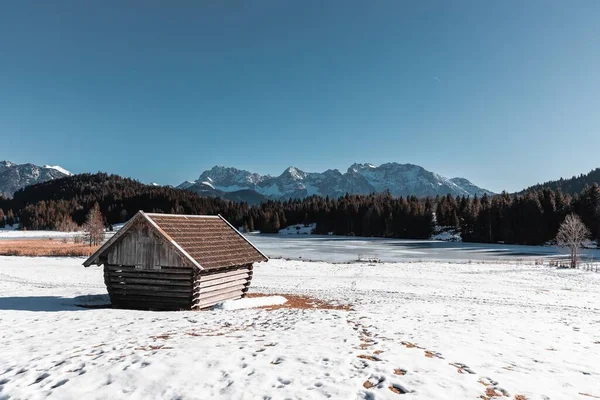 Egy Fapajta Gerold Tónál Bajor Alpokban Nyomokban Hóban — Stock Fotó
