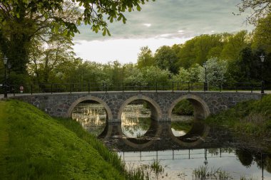 Danimarka Vallo Kalesi 'ne giden bir köprü.