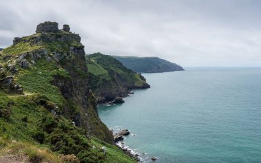 Kayalar Vadisi manzarası, Devon, İngiltere