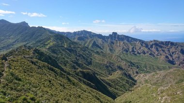 Tenerife - Mayıs 2018: Masca Kanyonu yakınlarındaki Teno Yürüyüş yolu