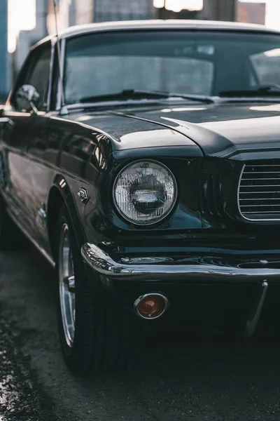 Κάθετη Εικόνα Εμπρόσθιου Άκρου Ενός Κλασικού Ford Mustang — Φωτογραφία Αρχείου