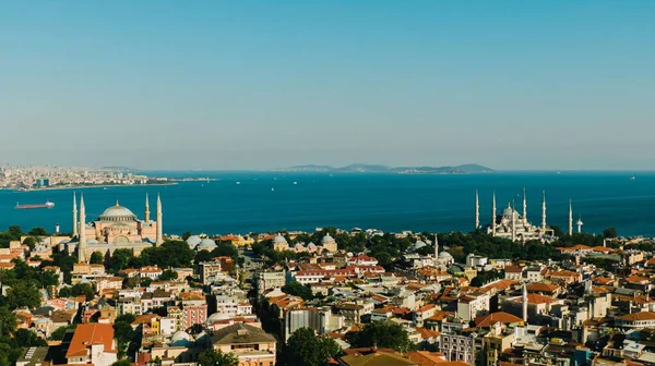 Uma Vista Aérea Bela Cidade Istambul Turquia Com Uma Paisagem — Fotografia de Stock